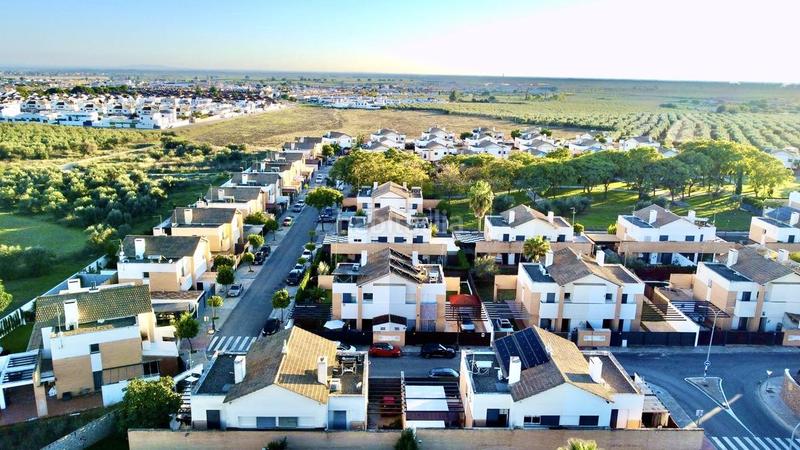 Foto 7a16bce4-5ea8-47ab-bf49-b870efc66eaa. Casa pareada chalet pareado en Loreto Espartinas