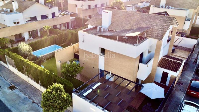 Foto b4086fef-6d52-434c-a613-c3141c2b1908. Casa pareada chalet pareado en Loreto Espartinas