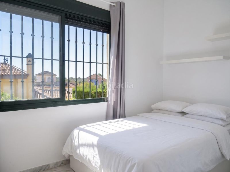 Foto 04b01601-23c5-40e8-a3f2-677951da716c. Casa amb aparcament piscina a cerros de Montequinto Montequinto