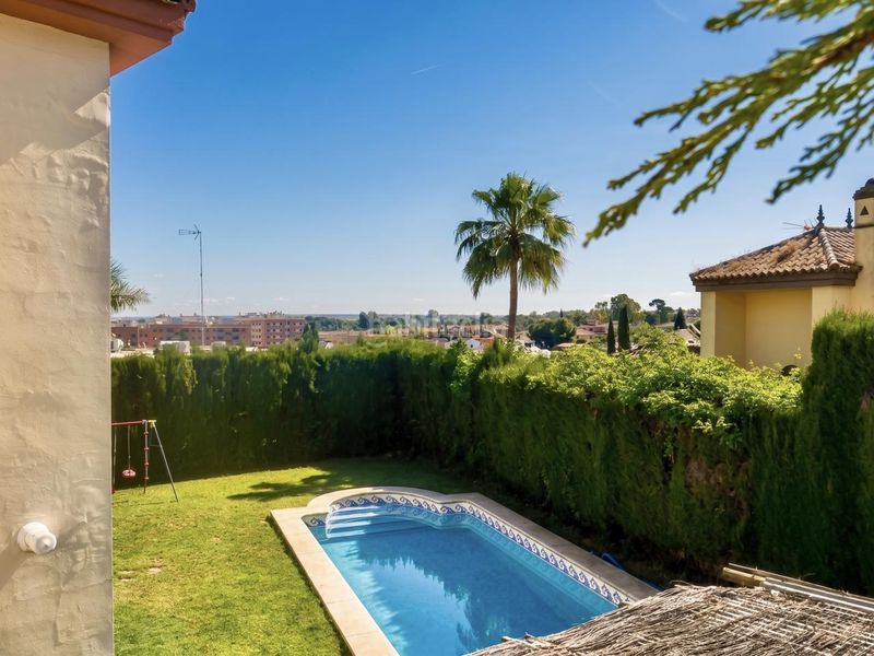 Foto 4fd31fc3-2920-4c23-9b9e-55d311ce9c4a. Casa amb aparcament piscina a cerros de Montequinto Montequinto