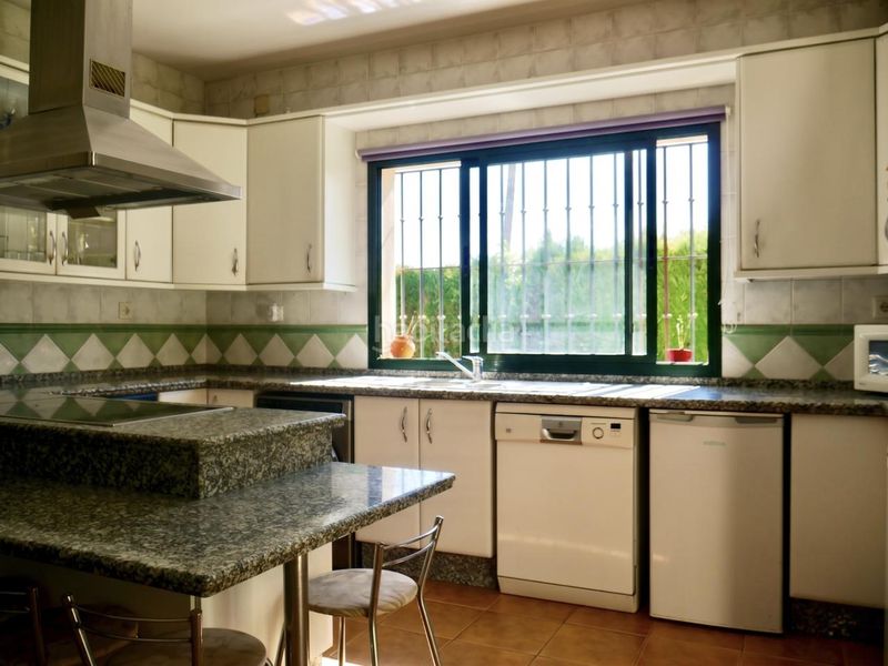 Foto 634ed745-6cd0-4538-bff7-61888fdd0361. Casa amb aparcament piscina a cerros de Montequinto Montequinto