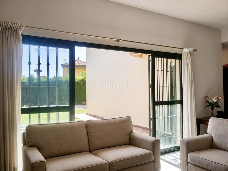 Foto 7f0682f1-b778-4ae5-97f6-62db8f29de43. Casa amb aparcament piscina a cerros de Montequinto Montequinto