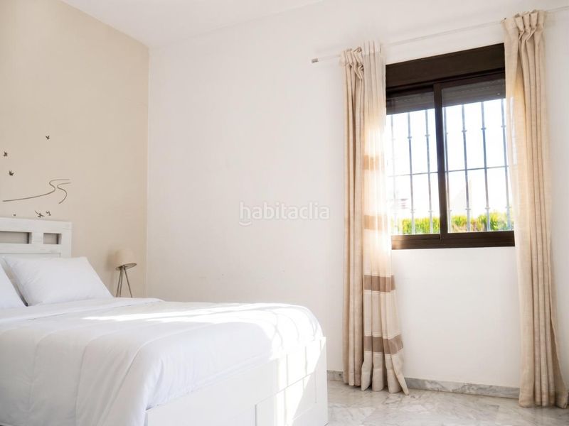 Foto 8efd3f86-9fa3-4c87-ad43-b776897fc2c9. Casa amb aparcament piscina a cerros de Montequinto Montequinto