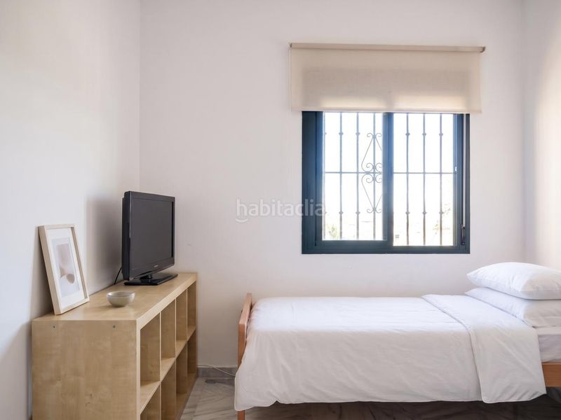 Foto a2f9a0e7-e858-4d72-b6ec-8aebb30e8e1e. Casa amb aparcament piscina a cerros de Montequinto Montequinto