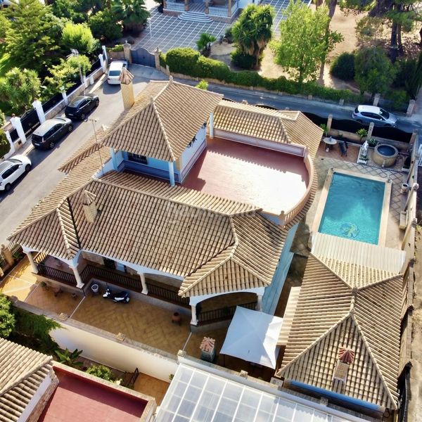 Foto bc7646e2-bbb6-485f-b4fc-5d5be63a6940. Casa amb aparcament piscina a Sanlúcar la Mayor