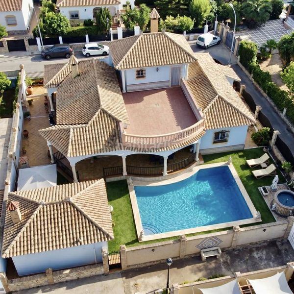 Foto e03b9ed2-ddad-410a-90d3-4a4b3c90a272. Casa amb aparcament piscina a Sanlúcar la Mayor