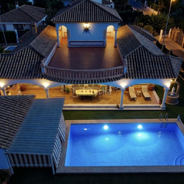Foto f6613e9a-65b6-42c0-b55f-b8c51de67518. Casa amb aparcament piscina a Sanlúcar la Mayor