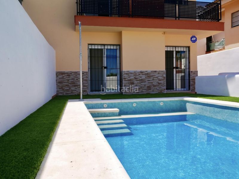 Foto 245ce362-02fc-4189-88ea-15ea4475412f. Casa aparellada amb aparcament piscina a Ronquillo (El)