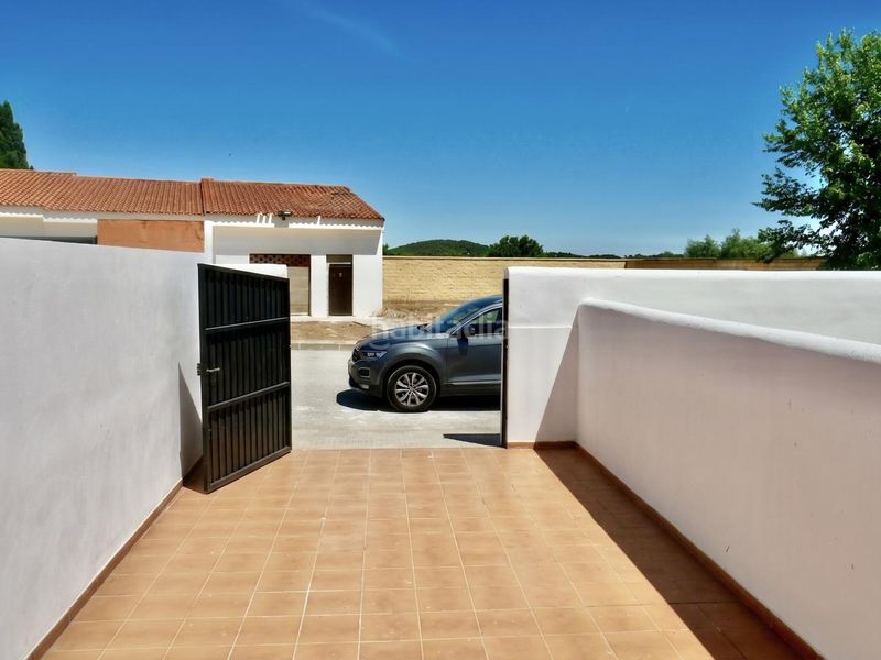 Foto 2a1cd48f-9cd7-4050-882b-e4af76717ad4. Casa aparellada amb aparcament piscina a Ronquillo (El)