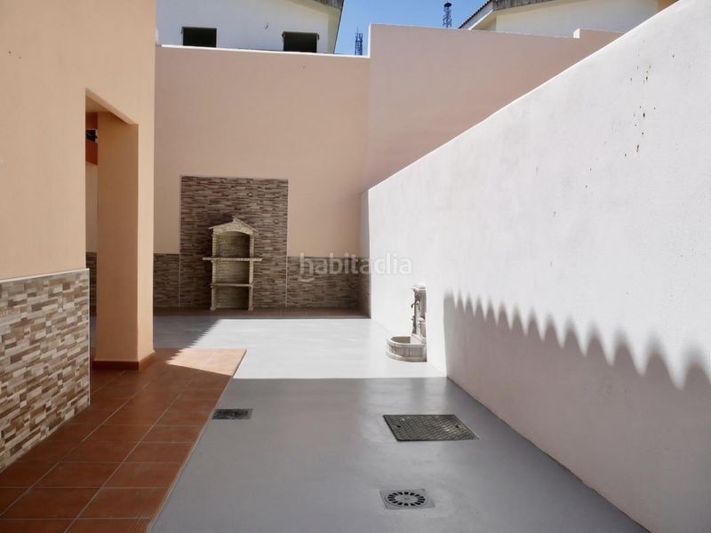 Foto 41c3944b-785b-45ca-9181-7aa4ba88c130. Casa aparellada amb aparcament piscina a Ronquillo (El)