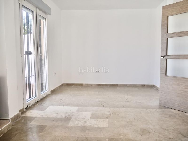 Foto 4527f45c-1b66-4dd1-b302-0e9f592a2efa. Casa aparellada amb aparcament piscina a Ronquillo (El)