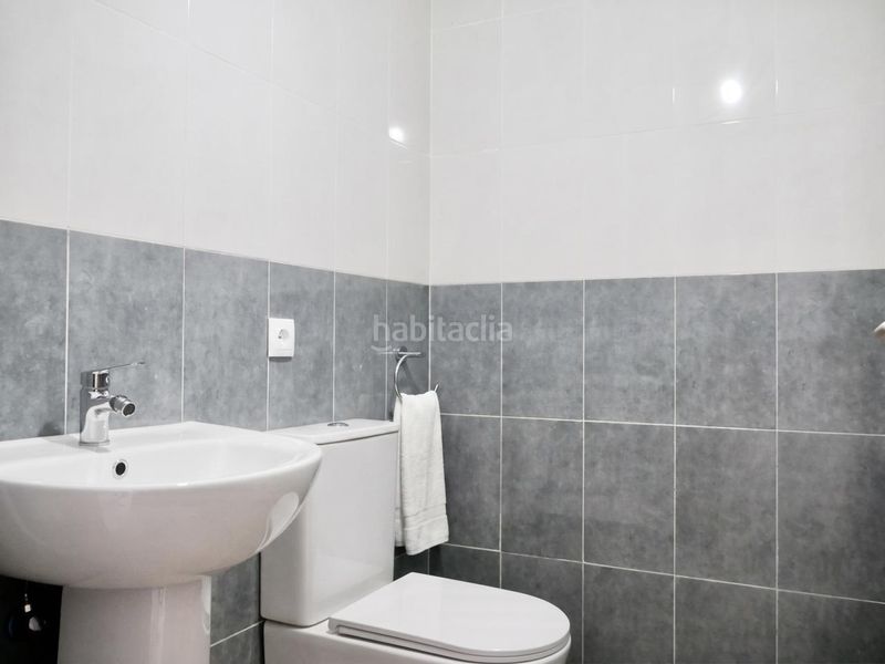 Foto 916a79cf-b3b7-43bf-b8e9-ea6daa84d2ea. Casa aparellada amb aparcament piscina a Ronquillo (El)