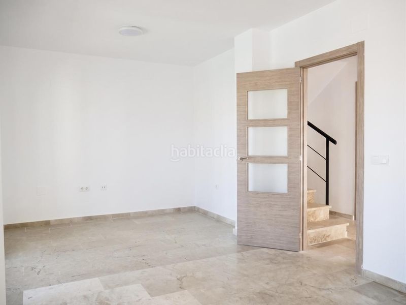 Foto aea5594c-5e57-4392-8540-40f6d480bbbe. Casa aparellada amb aparcament piscina a Ronquillo (El)
