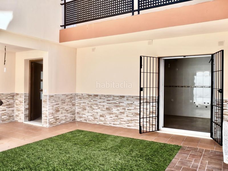 Foto f7bc5a5d-2a9b-46d0-855f-0b91f1ace87c. Casa aparellada amb aparcament piscina a Ronquillo (El)