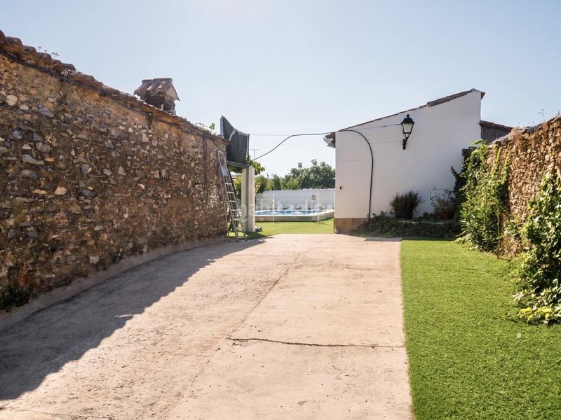 Foto a63d9499-8664-4ca9-b457-763f5965c0c5. Casa amb piscina a Corteconcepción