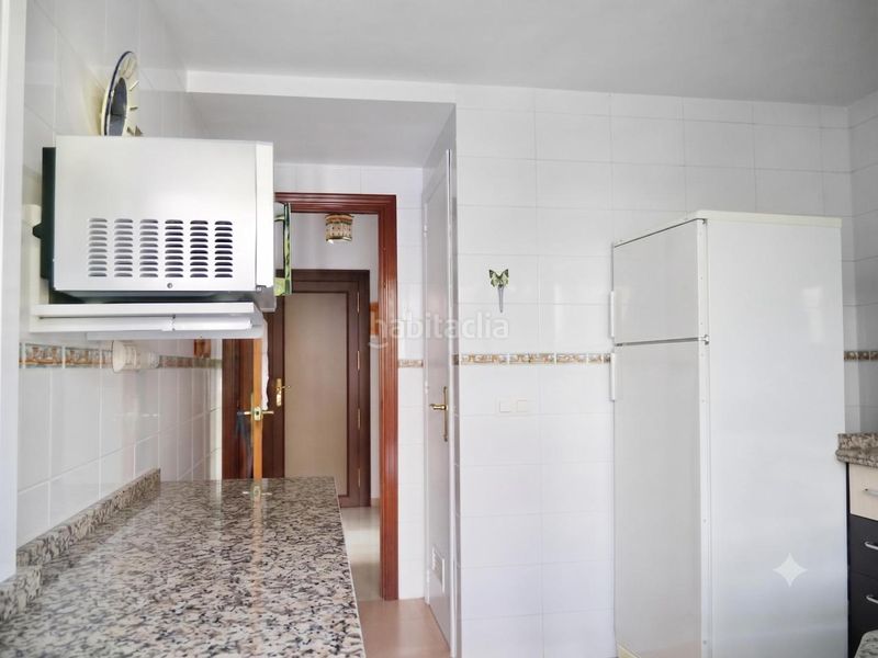 Foto 38bee2b0-1652-4163-9a68-3e0eb7a9925b. Casa a schiera con parcheggio in Bollullos de la Mitación