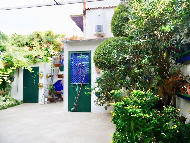 Foto a7e80247-d0b9-4401-b1a4-77f995459985. Casa a schiera con parcheggio in Bollullos de la Mitación