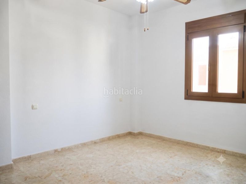Foto b4bef1c1-d8ee-4912-a5fc-eed942bd11ac. Casa a schiera con parcheggio in Bollullos de la Mitación