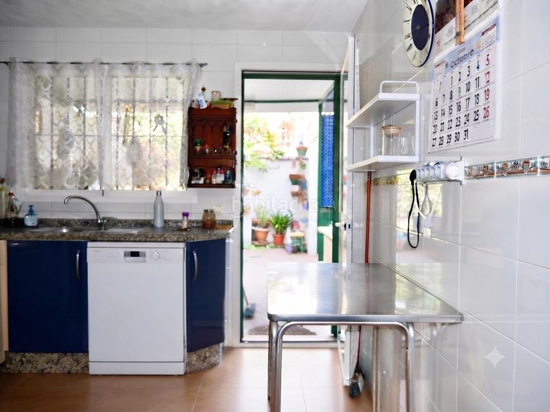 Foto cbcbbcbc-fb04-44a3-a7e2-880f40de3b4b. Casa a schiera con parcheggio in Bollullos de la Mitación