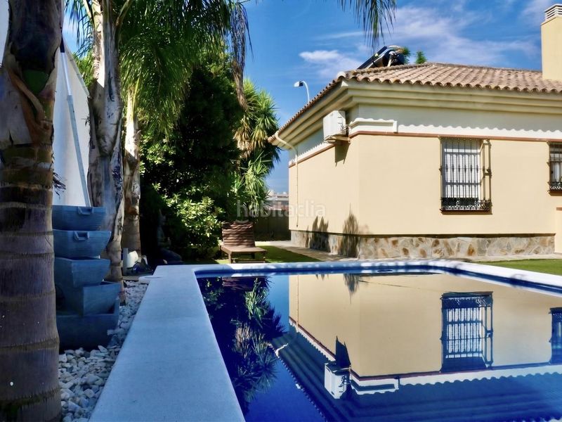 Foto 5fcd06d1-450d-4ffe-a76a-849f0eb273e3. Casa con parcheggio piscina in Olivar de Quintos Montequinto