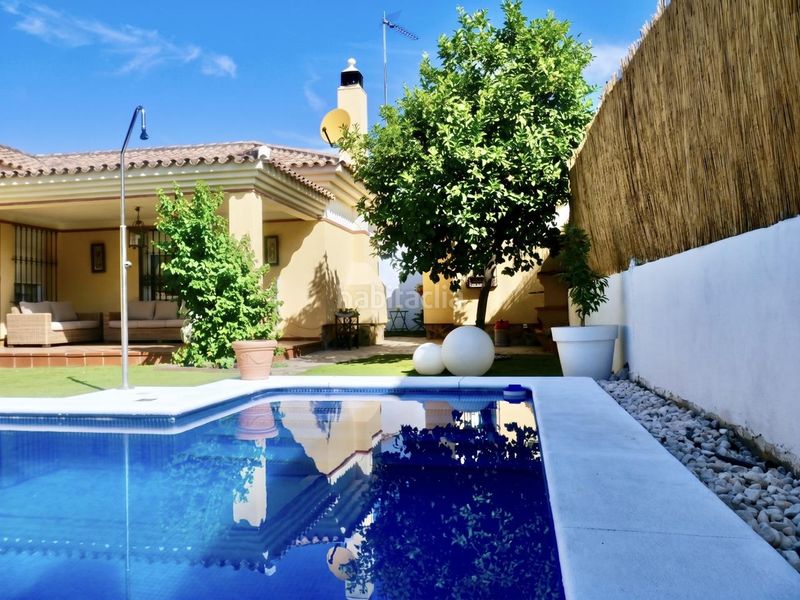 Foto bec2dae6-b9db-4036-a31d-041720594279. Casa con parcheggio piscina in Olivar de Quintos Montequinto