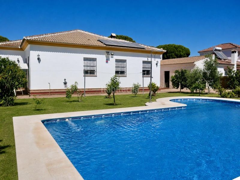 Foto eeaefd6d-8ca1-462c-a286-1867d01af09a. Casa amb aparcament piscina a Hinojos