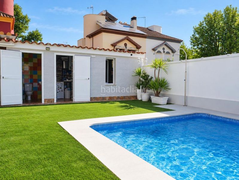 Foto 6e4939e6-342d-40fc-9de1-2f0490d30dd1. Casa aparellada amb aparcament piscina a Zona Universitaria Bormujos
