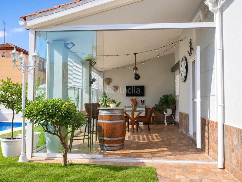 Foto 9cce3fa6-8795-4835-b913-666ae7bd89b3. Casa aparellada amb aparcament piscina a Zona Universitaria Bormujos