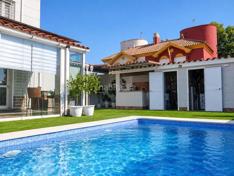 Foto cc31d82c-941b-4aba-bb54-93523a519998. Casa aparellada amb aparcament piscina a Zona Universitaria Bormujos