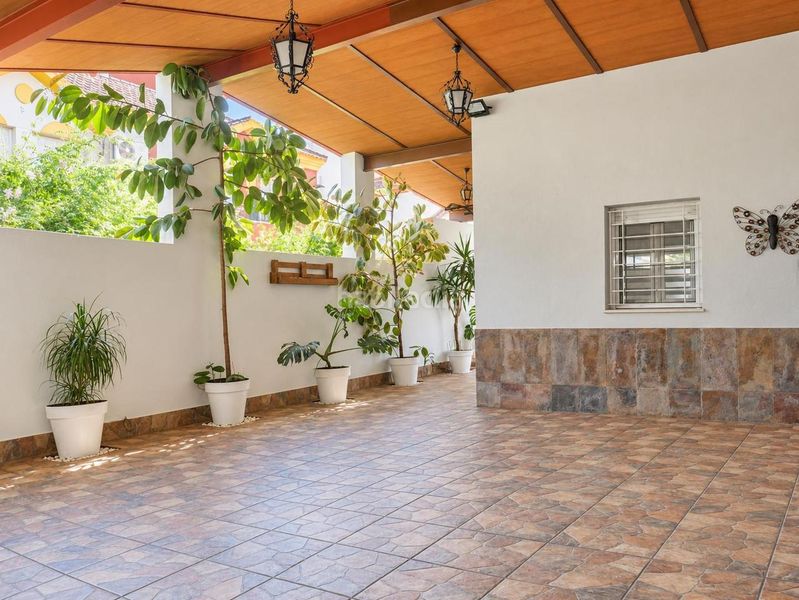 Foto d70394d2-fa45-42e3-8ad5-86c38ebd61a3. Casa aparellada amb aparcament piscina a Zona Universitaria Bormujos