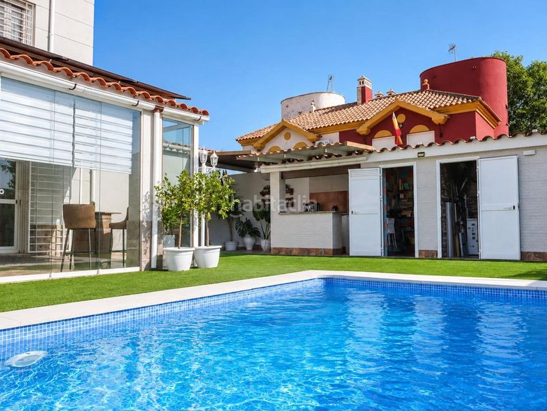Foto d93c47aa-7e2e-4f06-8127-9d53d88bd51d. Casa aparellada amb aparcament piscina a Zona Universitaria Bormujos