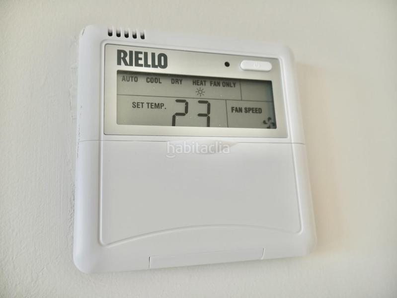 Foto 40e0f0a8-1ab1-40b7-9df7-d97d0c28a465. Location appartement avec parking piscine dans Entrenúcleos Dos Hermanas