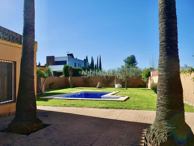Foto 3bac5e4e-b6e8-44d6-962a-fd51071ee57b. Casa amb aparcament piscina a Loreto Espartinas
