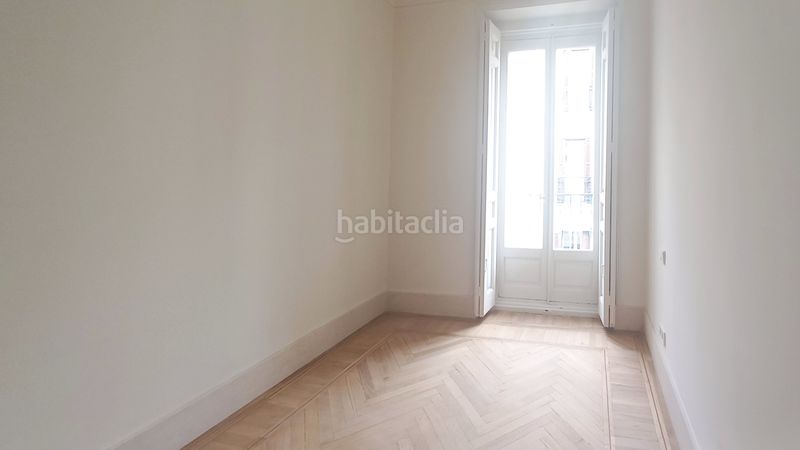 Foto b4213c67-8395-493c-b34d-b9ced1572c1f. Lloguer pis amb xemeneia calefacció a Justicia-Chueca Madrid
