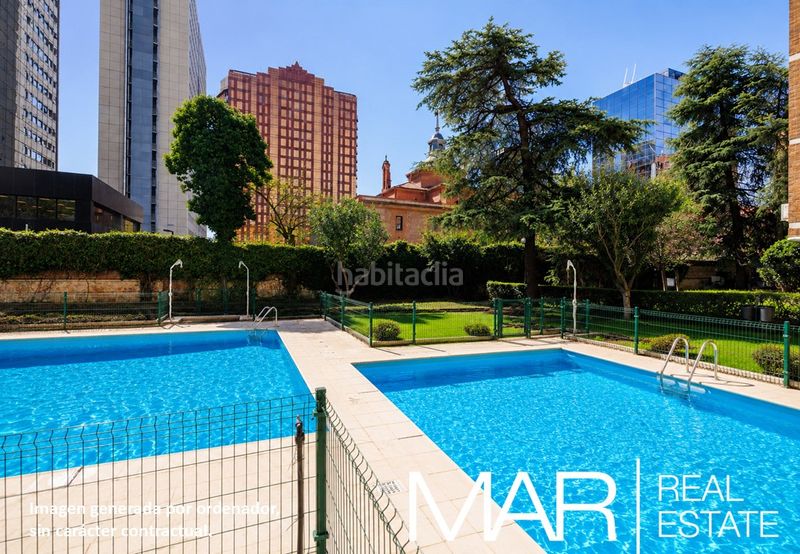 Foto 7ee93b70-c52e-42ab-baa0-dffd01b9ca75. Pis amb xemeneia calefacció aparcament piscina a Madrid