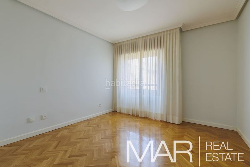 Foto 120cb6ca-97b3-4dbd-8bfd-9e2c357f6e8d. Pis amb calefacció aparcament piscina a Acacias Madrid