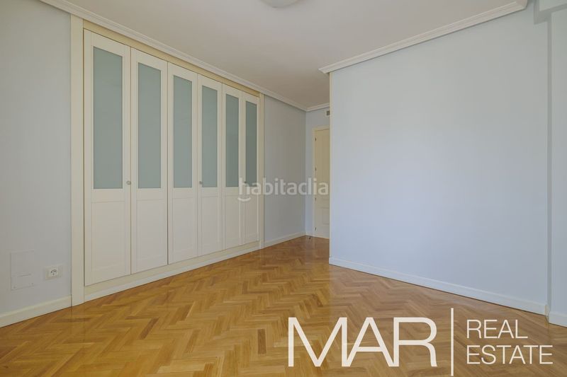 Foto f14111a5-cf5f-4c2c-beb4-74029877fecd. Pis amb calefacció aparcament piscina a Acacias Madrid