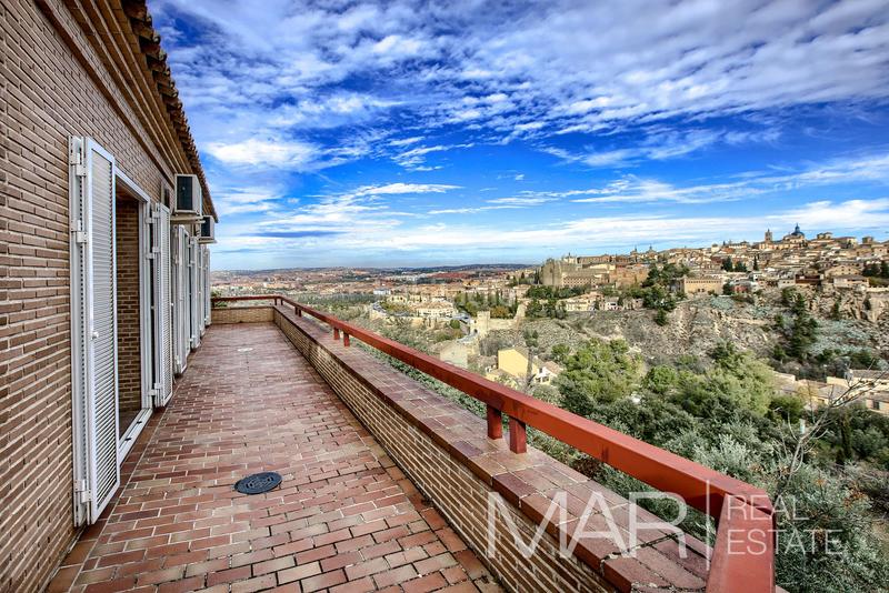 Foto 0085c7f8-8a96-4148-b53c-dab6429df37e. Xalet amb xemeneia aparcament piscina a Los Cigarrales-La Bastida Toledo