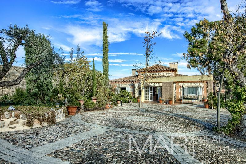 Foto 5d5a2fc3-055b-4b3d-a155-2fdc6a7336eb. Xalet amb xemeneia aparcament piscina a Los Cigarrales-La Bastida Toledo