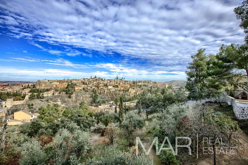 Foto 92709852-262c-4080-ac85-3e1c5b8829d0. Xalet amb xemeneia aparcament piscina a Los Cigarrales-La Bastida Toledo