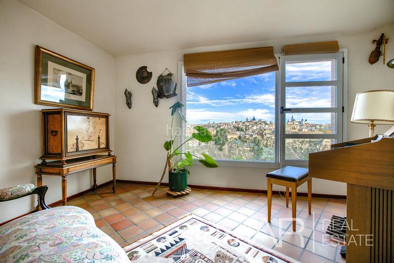 Foto b88d98a1-6954-4063-b45f-afc788da3e6a. Xalet amb xemeneia aparcament piscina a Los Cigarrales-La Bastida Toledo