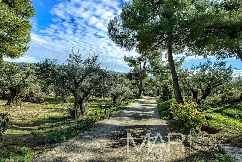 Foto c1a8389e-a9bd-498d-8060-26c794af0127. Xalet amb xemeneia aparcament piscina a Los Cigarrales-La Bastida Toledo