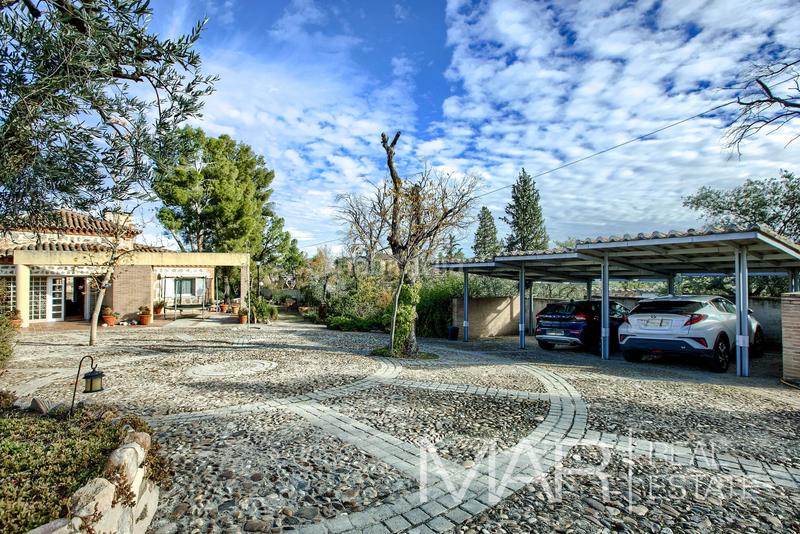 Foto c35509cd-a285-473d-80df-0b60dc9ec44a. Xalet amb xemeneia aparcament piscina a Los Cigarrales-La Bastida Toledo