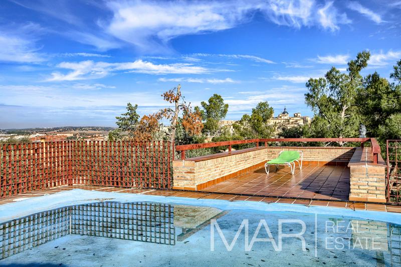 Foto e503aa5f-06ec-496b-ba79-b2e502974a68. Xalet amb xemeneia aparcament piscina a Los Cigarrales-La Bastida Toledo