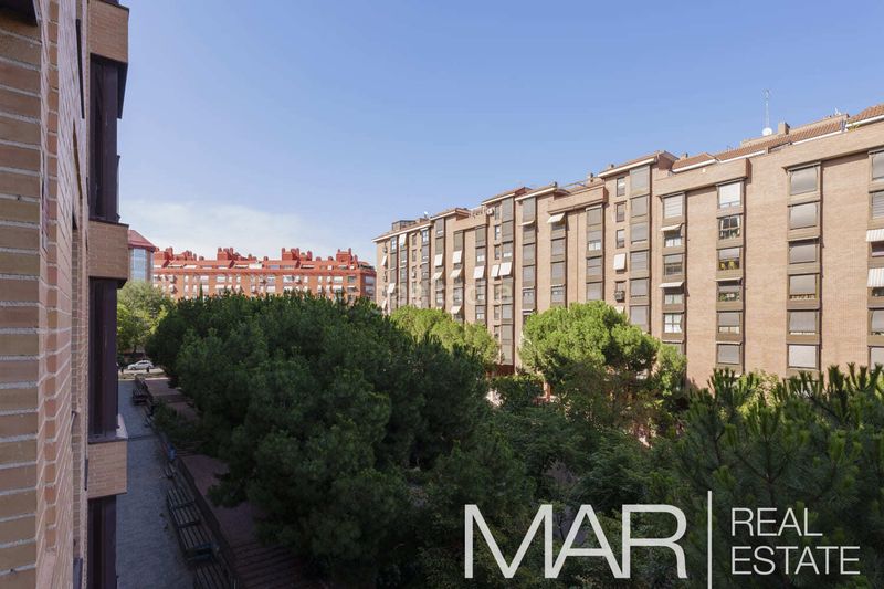 Foto 4bbff204-99fc-47f9-99f6-02e77a3a8650. Pis amb calefacció aparcament piscina a Acacias Madrid