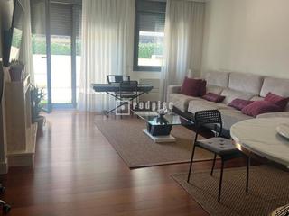 Etagenwohnung in Arroyo de la Vega. Magnifico bajo con terraza, urbanizacion con piscina, garaje y t