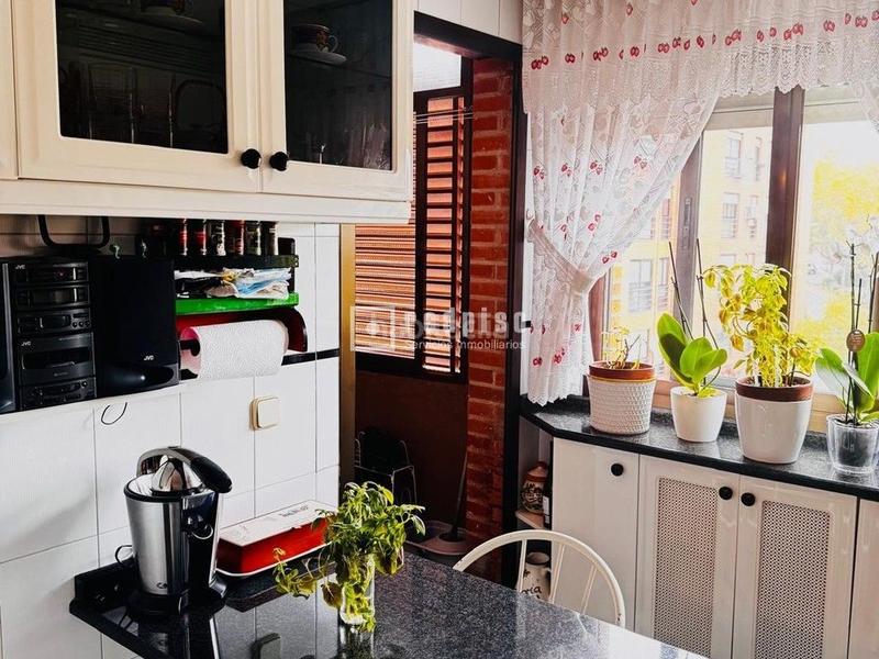 Foto 83c33f3f-732c-49a8-a5bb-50e5da345195. Duplex with heating parking pool in Ensanche Alcobendas