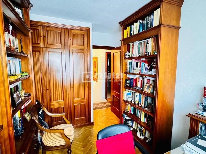 Foto 96deefbf-e4aa-4a6e-9fb4-a16966491a3a. Duplex with heating parking pool in Ensanche Alcobendas