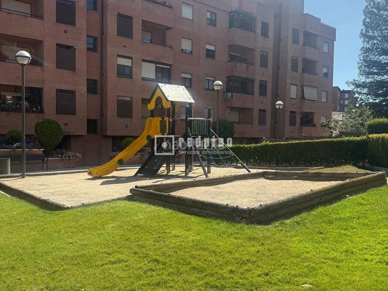 Foto b16291f8-c590-407a-b4c2-983152249702. Duplex with heating parking pool in Ensanche Alcobendas