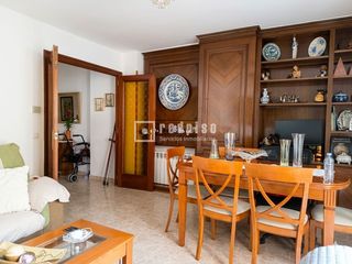Chalet à Ensanche. Chalet adosado de 3 dormitorios, 2 baños y amplia terraza